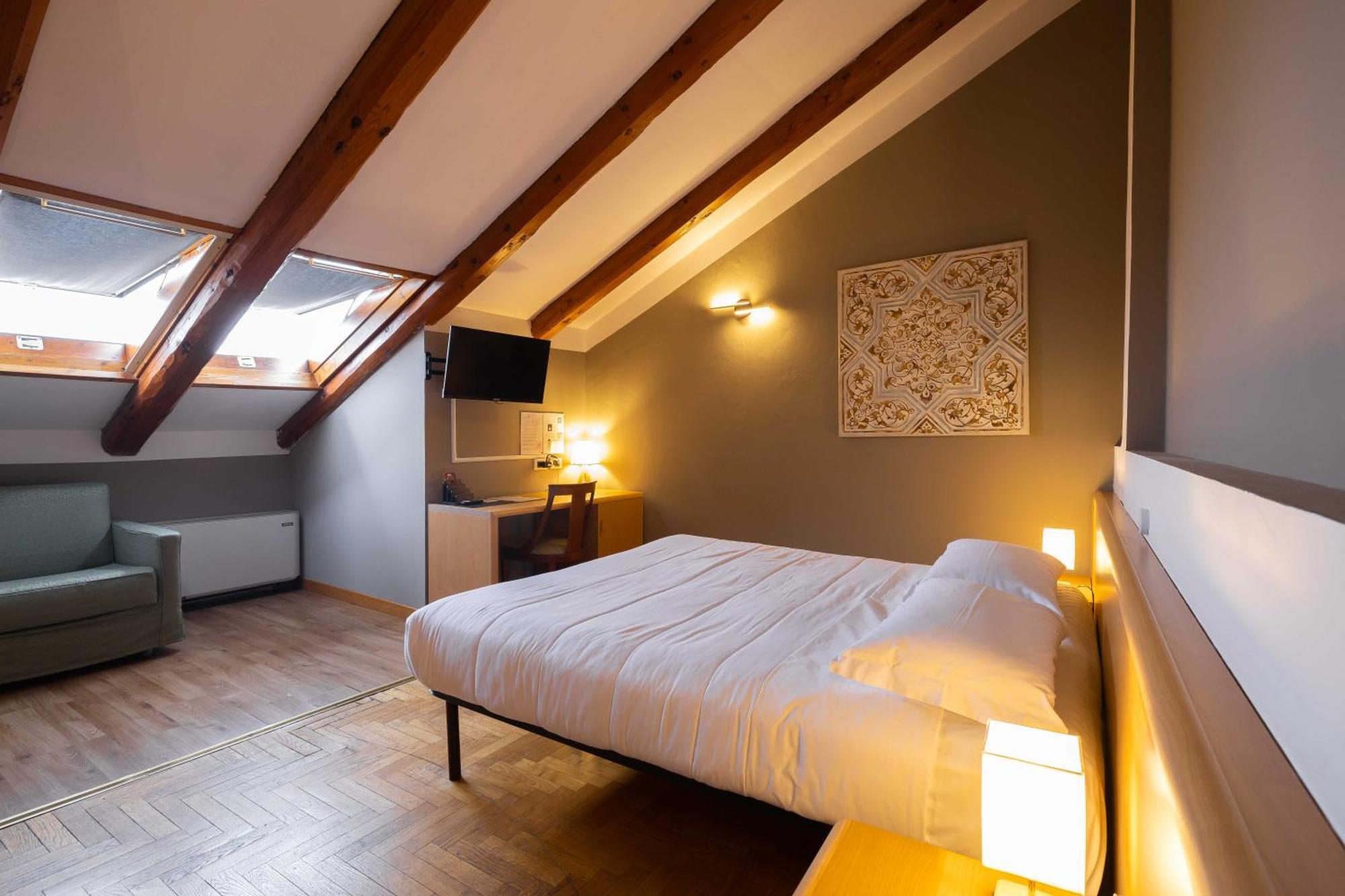 Hotel La Ferte Asti Exteriör bild